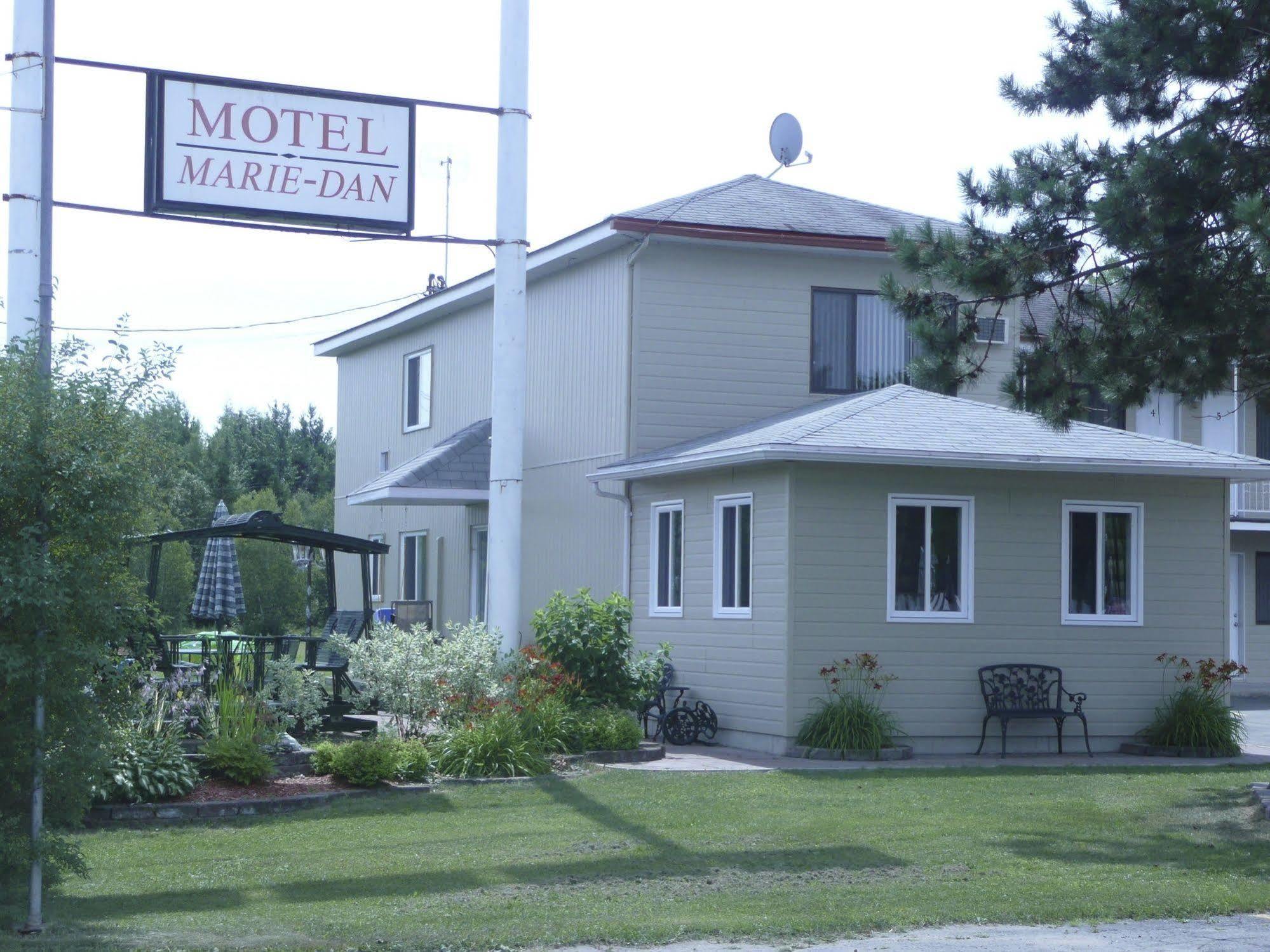 Motel Marie-Dan Sainte-Eulalie Exterior photo