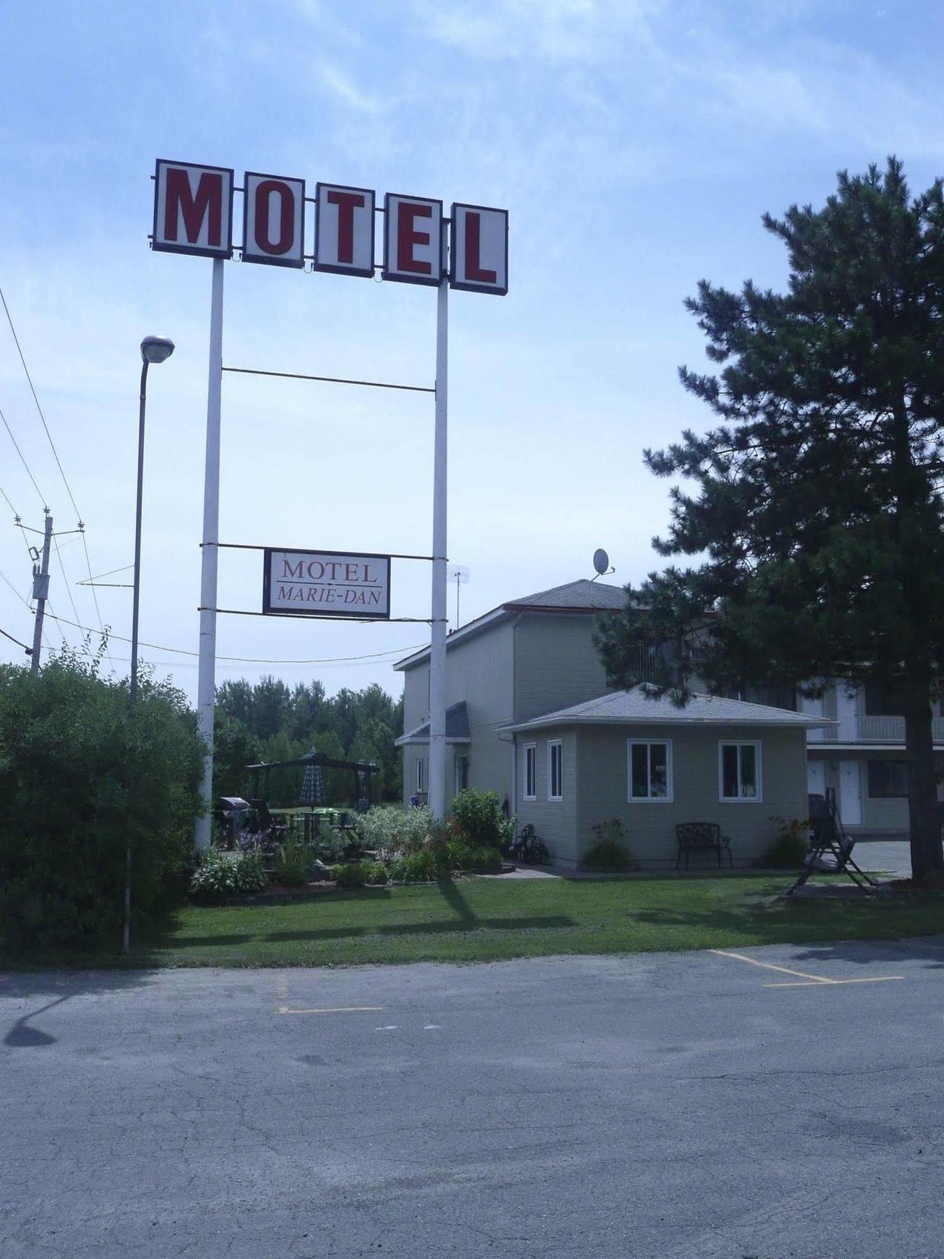 Motel Marie-Dan Sainte-Eulalie Exterior photo