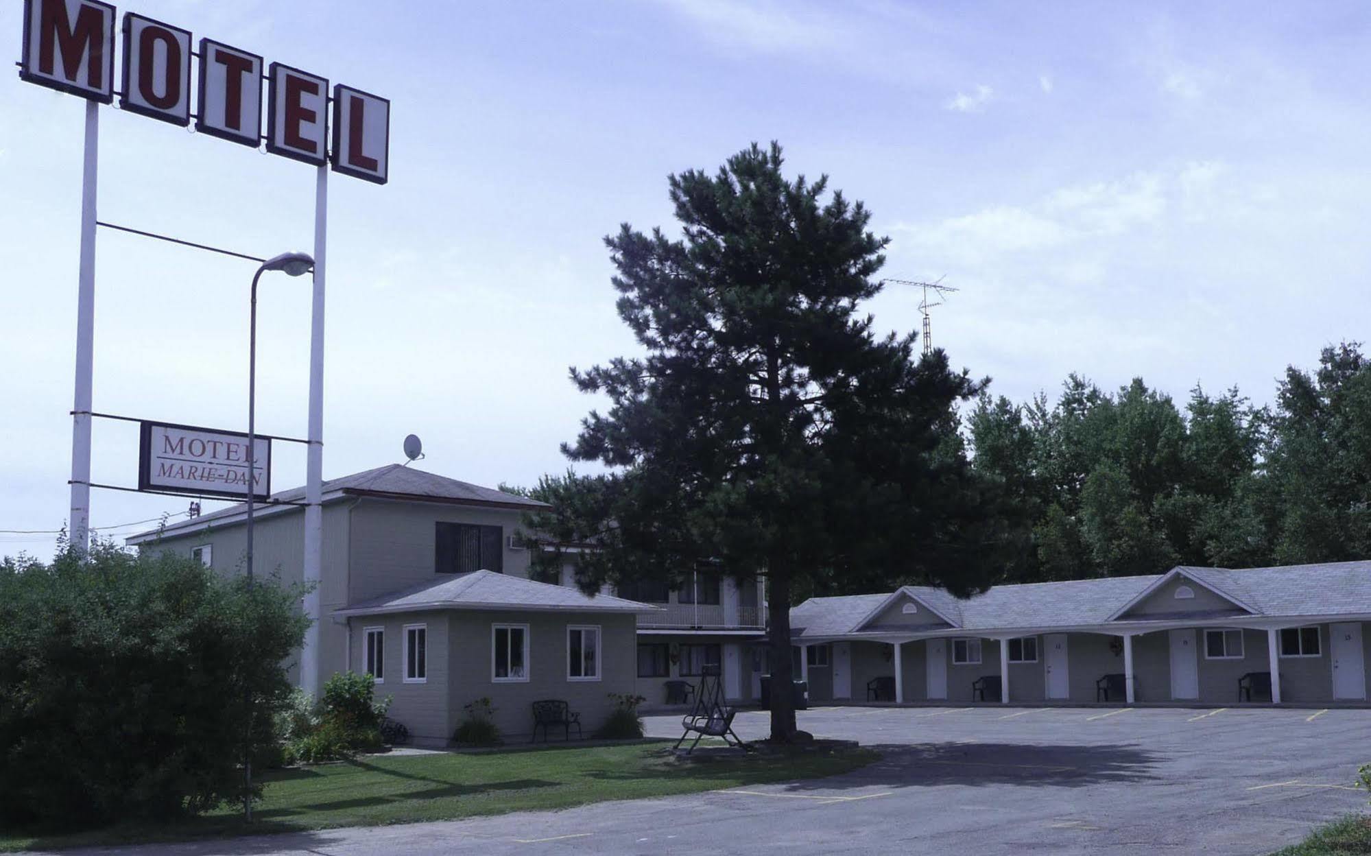 Motel Marie-Dan Sainte-Eulalie Exterior photo